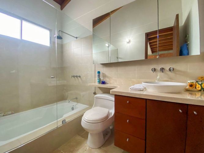 Casa de 5 alcobas en venta en Vía Las Palmas, Envigado, 366 m² · foto 12 de 24