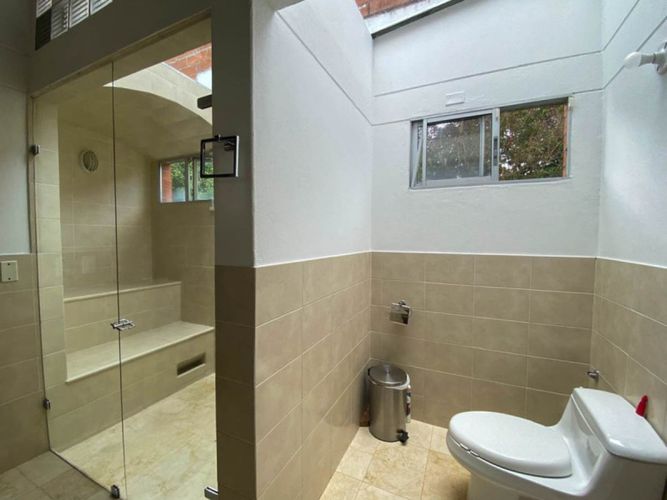 Casa de 5 alcobas en venta en Vía Las Palmas, Envigado, 366 m² · foto 14 de 24