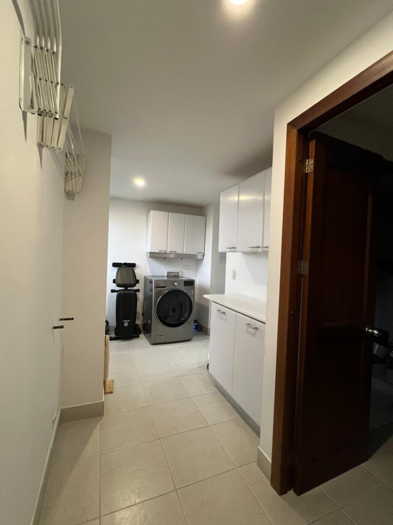 Apartamento en arriendo en El Poblado, Medellín · foto 3 de 24