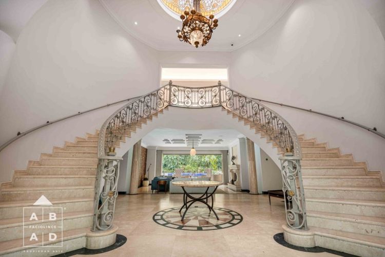 Casa de 5 alcobas en venta en San Lucas, Medellín, 891 m² · foto 3 de 24