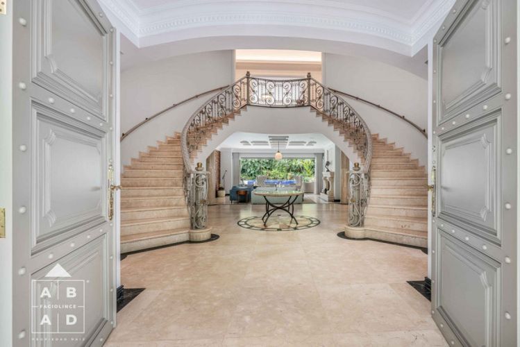 Casa de 5 alcobas en venta en San Lucas, Medellín, 891 m² · foto 4 de 24