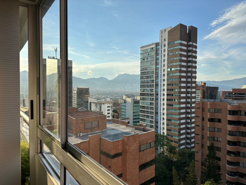 Apartamento en arriendo en El Poblado, Medellín · foto 2 de 24