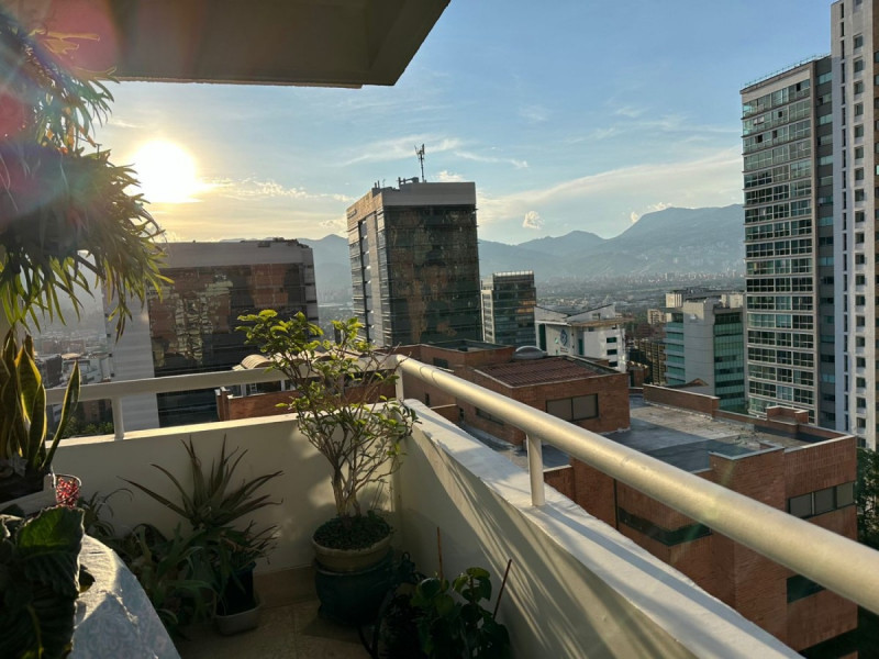 Apartamento en arriendo en El Poblado, Medellín · foto 3 de 24