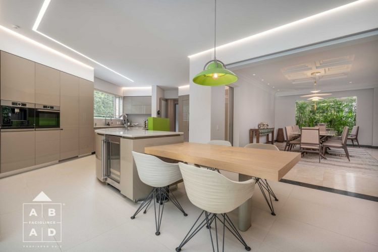 Casa de 5 alcobas en venta en San Lucas, Medellín, 891 m² · foto 13 de 24