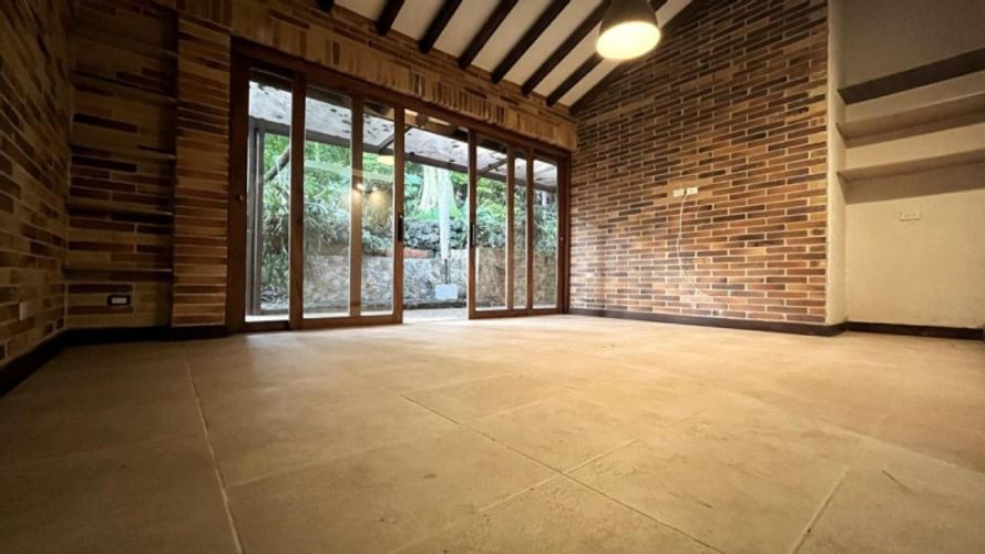 Casa de 4 alcobas en venta en Loma De Las Brujas, Envigado, 290 m² · foto 2 de 12