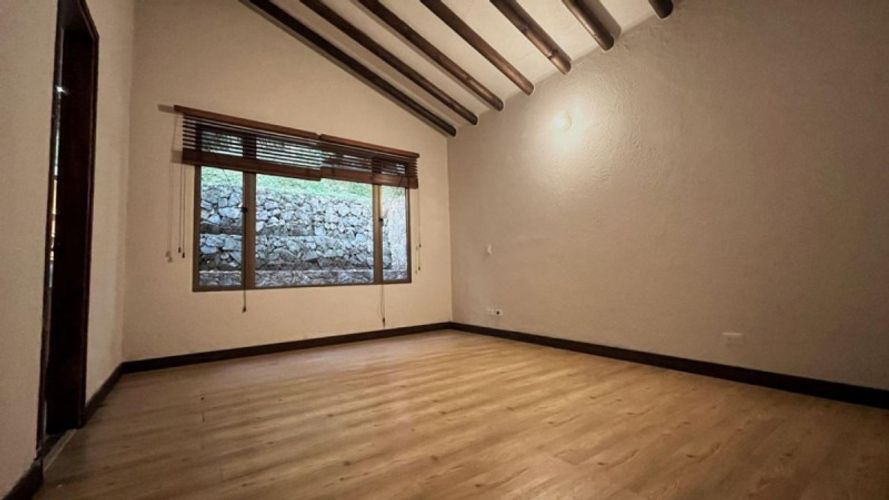 Casa de 4 alcobas en venta en Loma De Las Brujas, Envigado, 290 m² · foto 5 de 12
