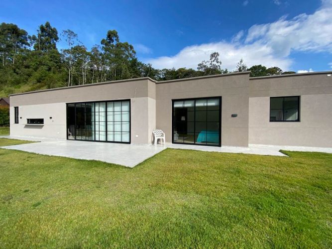 Casa de 2 alcobas en venta en Guayabito, Rionegro, 230 m² · foto 2 de 19
