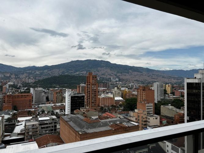 Apartamento de 3 alcobas en venta en La Candelaria, Medellín, 246 m² · foto 2 de 21