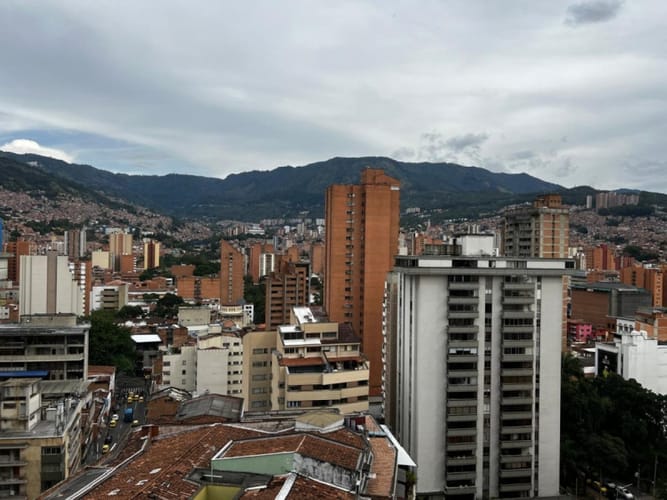 Apartamento de 3 alcobas en venta en La Candelaria, Medellín, 246 m² · foto 3 de 21