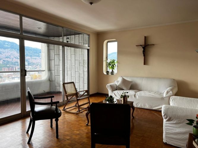 Apartamento de 3 alcobas en venta en La Candelaria, Medellín, 246 m² · foto 5 de 21