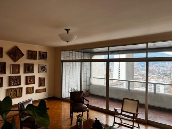 Apartamento de 3 alcobas en venta en La Candelaria, Medellín, 246 m² · foto 6 de 21