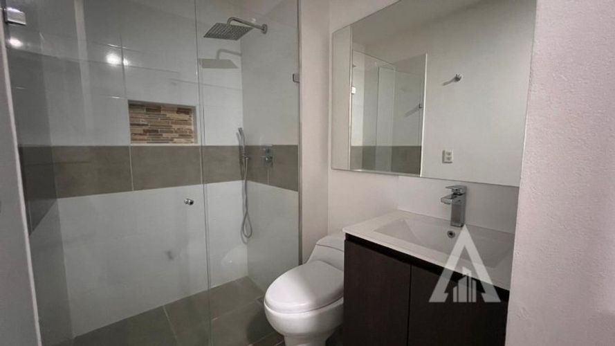 Apartamento de 2 alcobas en arriendo en Altos Del Poblado, Medellín, 75 m² · foto 2 de 16