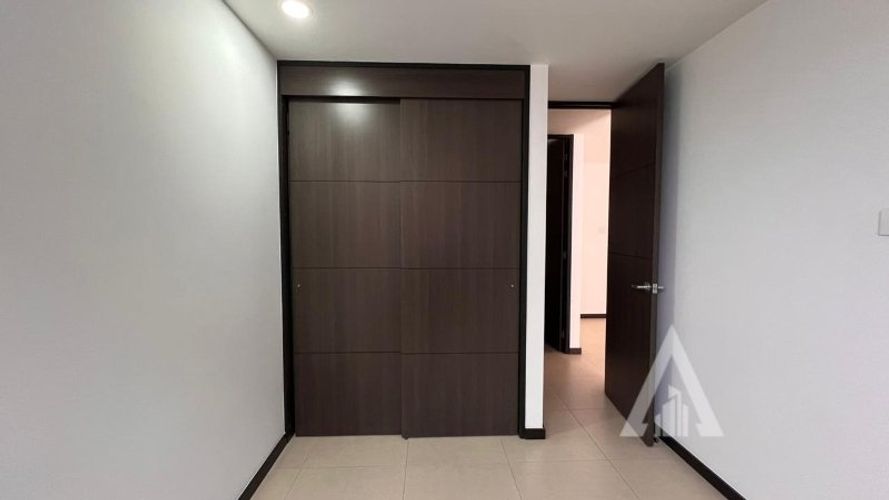 Apartamento de 2 alcobas en arriendo en Altos Del Poblado, Medellín, 75 m² · foto 8 de 16