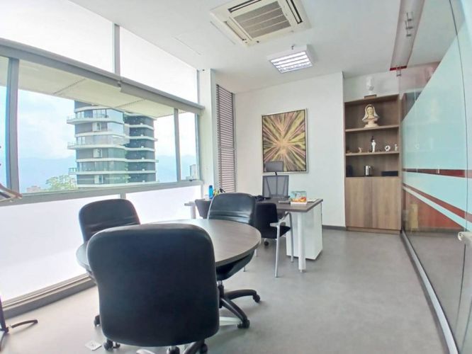 Oficina en arriendo en Las Lomas, Medellín, 130 m² · foto 2 de 24