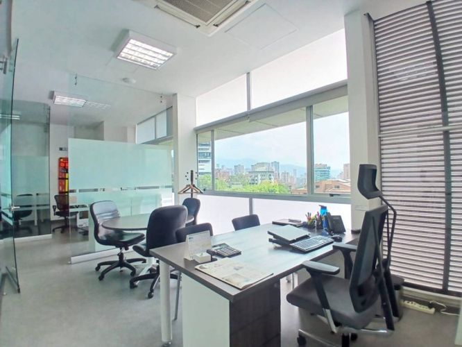 Oficina en arriendo en Las Lomas, Medellín, 130 m² · foto 9 de 24
