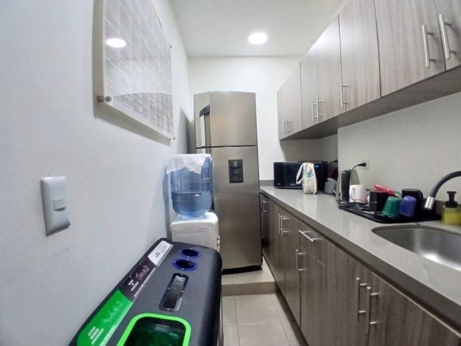 Oficina en arriendo en Las Lomas, Medellín, 130 m² · foto 12 de 24