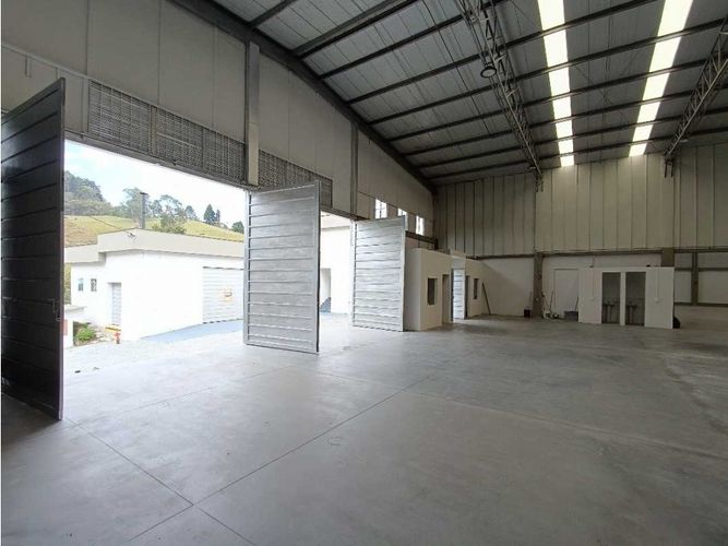 Bodega en arriendo en Malteria, Manizales, 1658 m² · foto 8 de 18