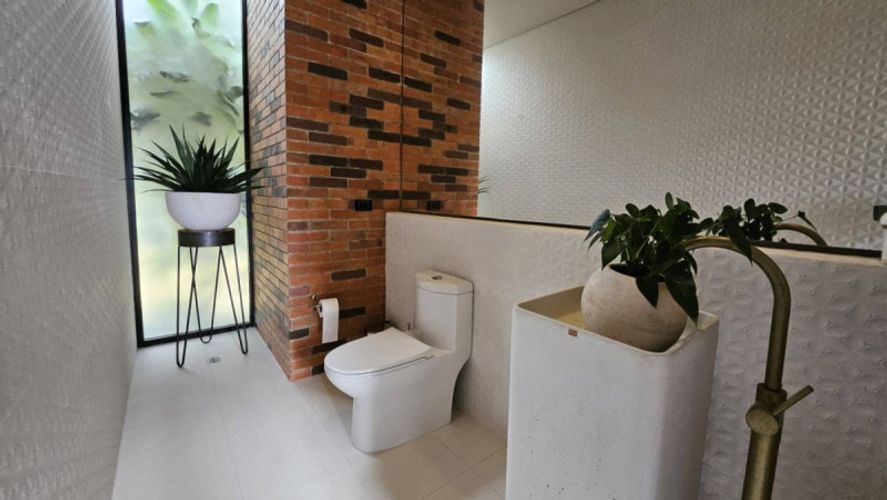 Casa de 6 alcobas en venta en Vía Las Palmas, Envigado, 1113 m² · foto 8 de 24