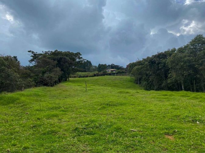 Lote en venta en Yarumal, Envigado, 19743 m² · foto 3 de 10