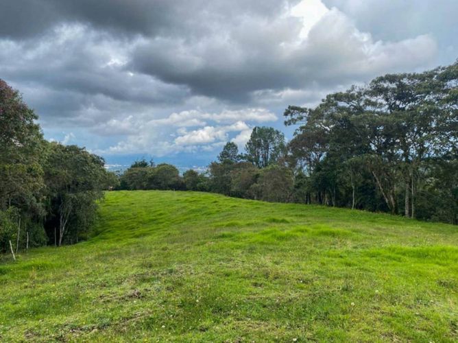 Lote en venta en Yarumal, Envigado, 19743 m² · foto 7 de 10