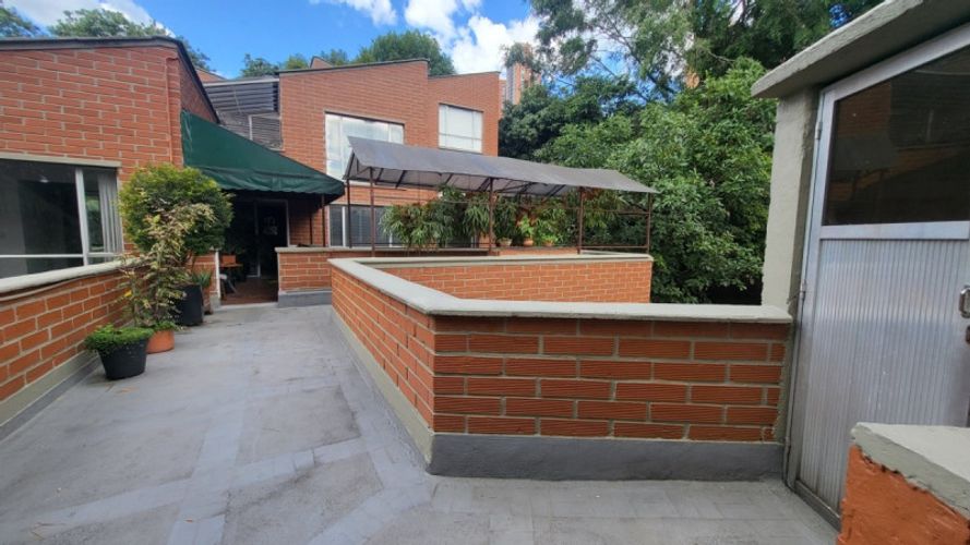Apartamento de 3 alcobas en venta en El Tesoro, Medellín, 196 m² · foto 3 de 16