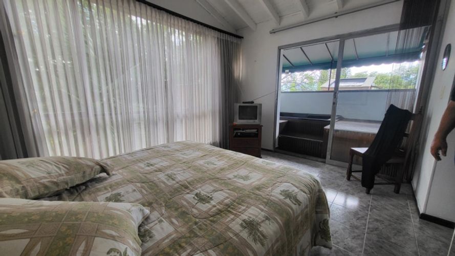 Apartamento de 3 alcobas en venta en El Tesoro, Medellín, 196 m² · foto 7 de 16