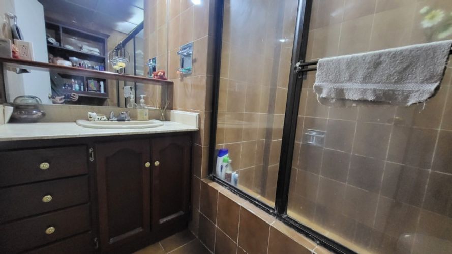 Apartamento de 3 alcobas en venta en El Tesoro, Medellín, 196 m² · foto 8 de 16
