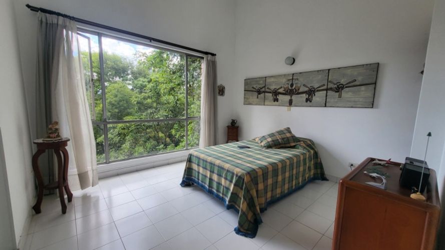 Apartamento de 3 alcobas en venta en El Tesoro, Medellín, 196 m² · foto 9 de 16
