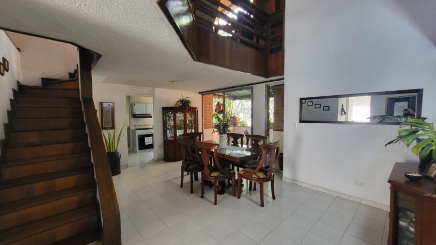 Apartamento de 3 alcobas en venta en El Tesoro, Medellín, 196 m² · foto 10 de 16