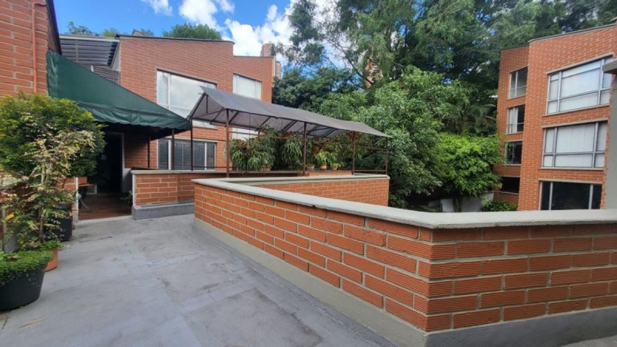 Apartamento de 3 alcobas en venta en El Tesoro, Medellín, 196 m² · foto 15 de 16