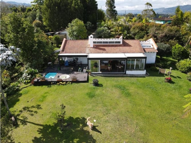 Casa de 3 alcobas en venta en Guarne, 285 m² · foto 2 de 24