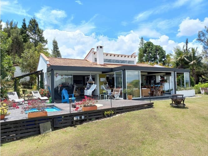 Casa de 3 alcobas en venta en Guarne, 285 m² · foto 3 de 24