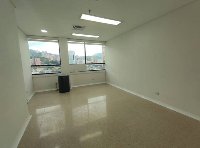 Consultorio en venta en Primavera, Envigado, 35 m² · foto 3 de 5