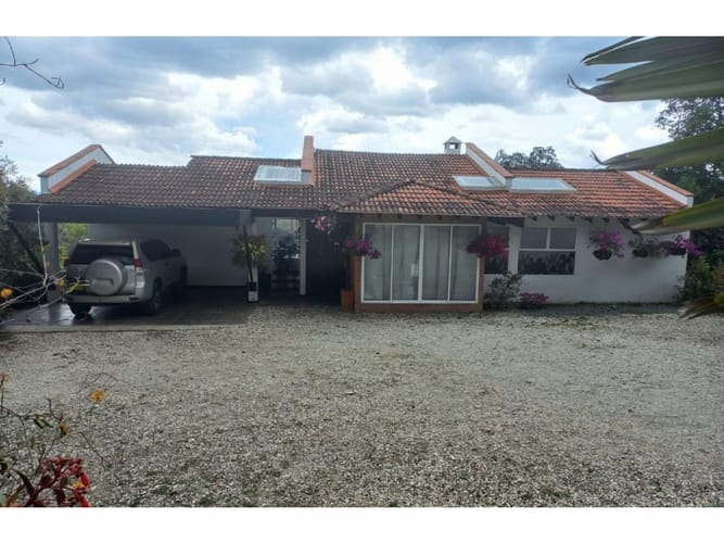 Casa de 3 alcobas en venta en Guarne, 285 m² · foto 12 de 24