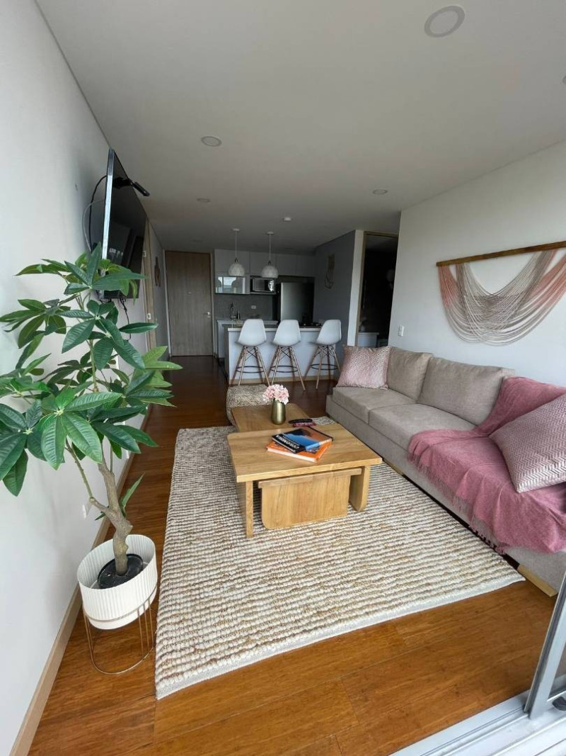 Apartamento en arriendo en El Poblado, Medellín · foto 2 de 24