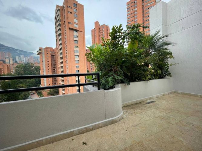 Apartamento de 3 alcobas en venta en La Florida, Medellín, 320 m² · foto 2 de 24