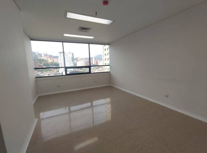 Consultorio en arriendo en Primavera, Envigado, 35 m² · foto 2 de 5