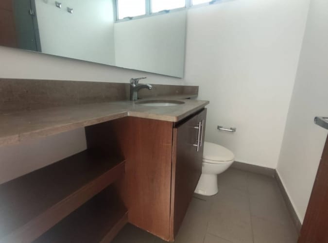 Apartamento de 3 alcobas en arriendo en Colombia, Medellín, 113 m² · foto 8 de 9
