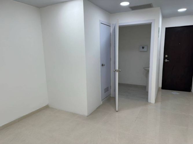 Oficina en arriendo en El Poblado, Medellín, 32 m² · foto 2 de 3