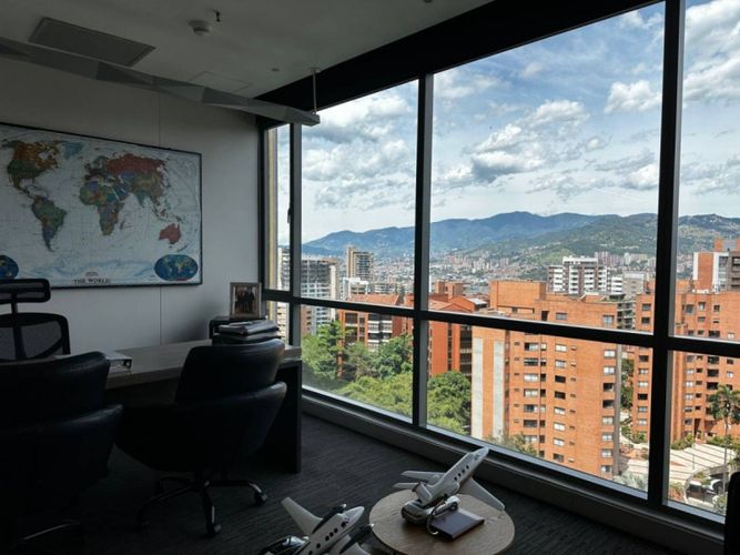 Oficina en venta en Castropol, Medellín, 365 m² · foto 6 de 12