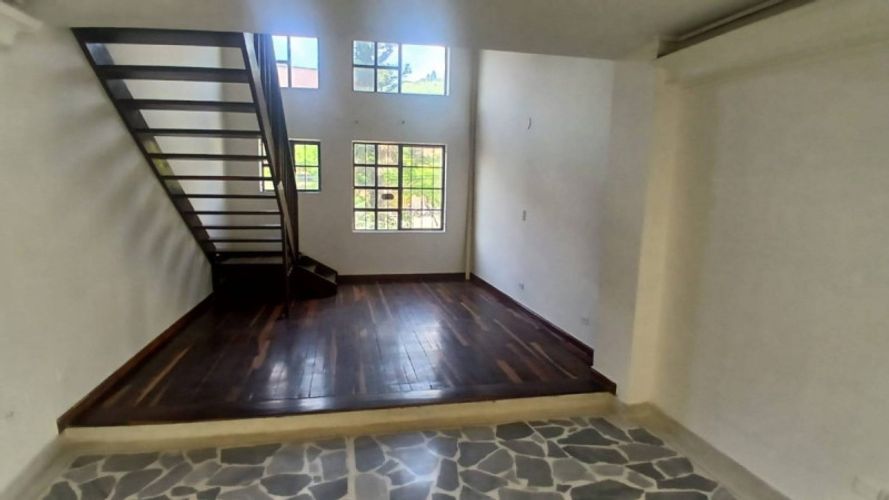 Casa de 6 alcobas en venta en La Castellana, Medellín, 600 m² · foto 3 de 18