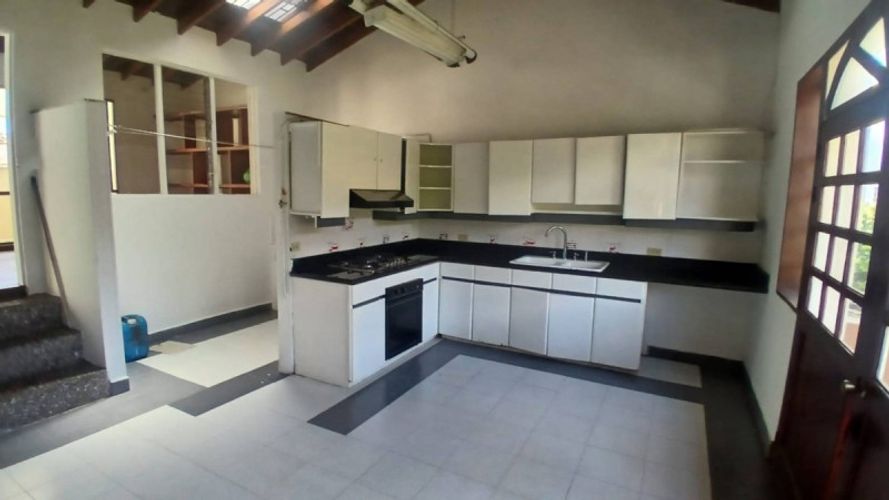 Casa de 6 alcobas en venta en La Castellana, Medellín, 600 m² · foto 4 de 18