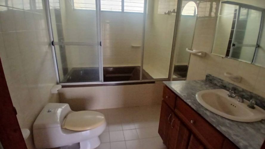 Casa de 6 alcobas en venta en La Castellana, Medellín, 600 m² · foto 10 de 18