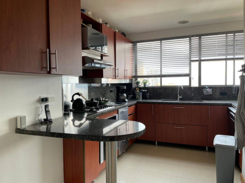Apartamento en venta en El Poblado, Medellín · foto 2 de 21