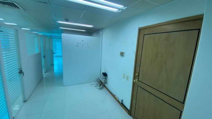 Oficina en arriendo en El Poblado, Medellín, 74 m² · foto 2 de 12