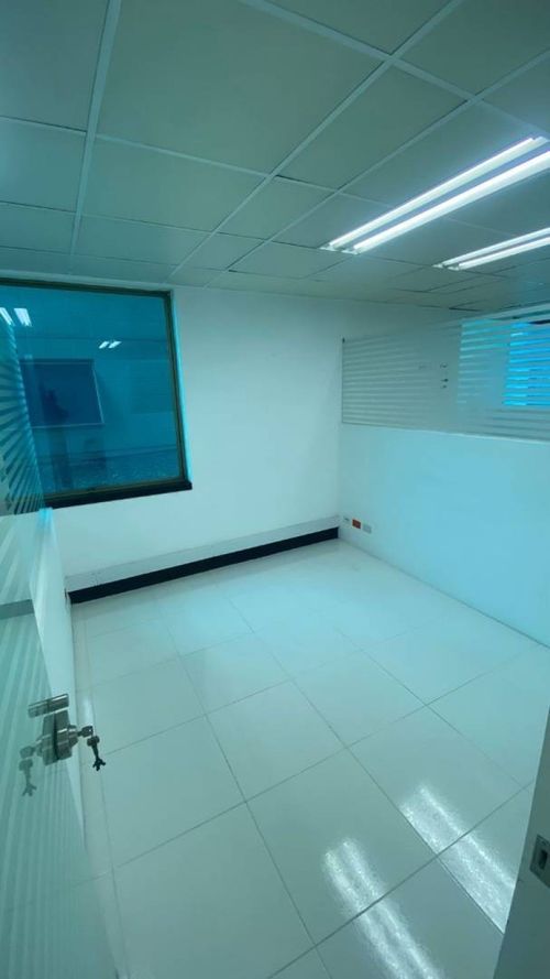 Oficina en arriendo en El Poblado, Medellín, 74 m² · foto 10 de 12