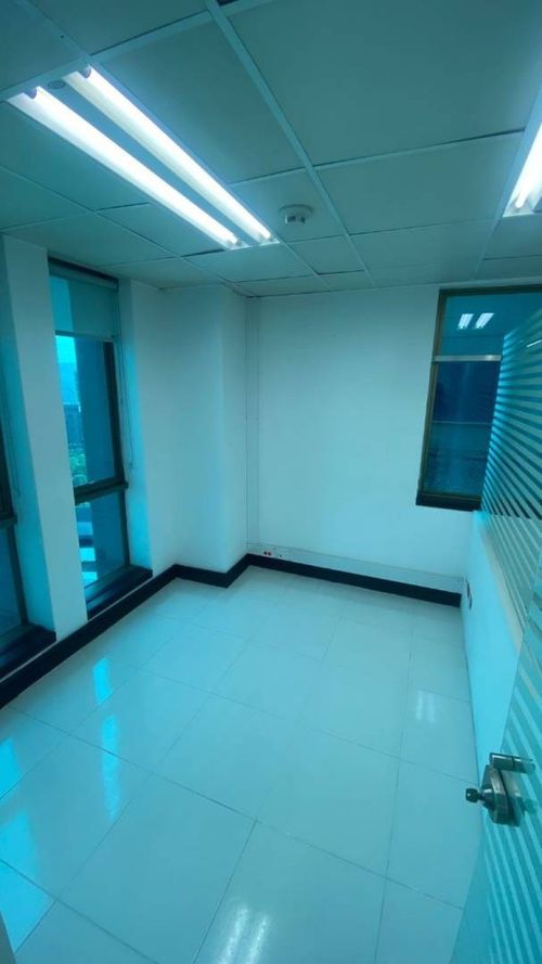 Oficina en arriendo en El Poblado, Medellín, 74 m² · foto 11 de 12