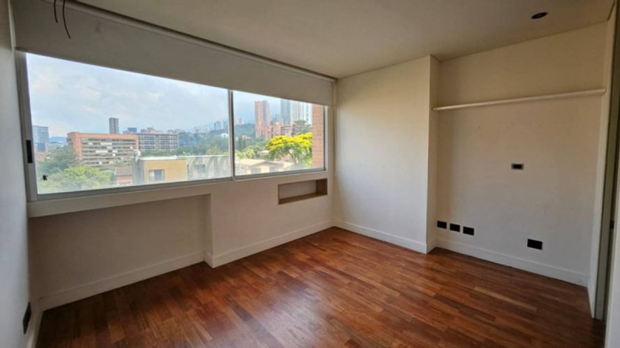 Apartamento de 3 alcobas en venta en San Lucas, Medellín, 270 m² · foto 2 de 18