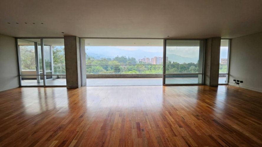 Apartamento de 3 alcobas en venta en San Lucas, Medellín, 270 m² · foto 3 de 18