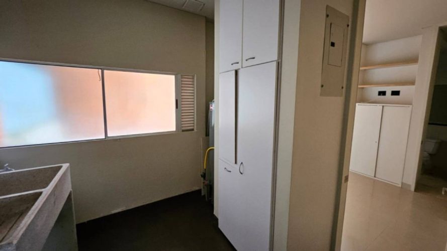 Apartamento de 3 alcobas en venta en San Lucas, Medellín, 270 m² · foto 5 de 18
